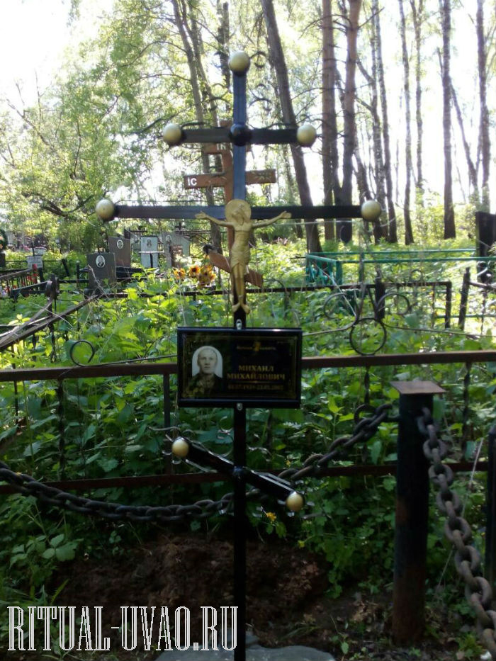 Установка крестов и табличек на кладбище фото