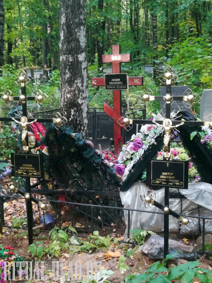 Установка крестов и табличек на кладбище фото