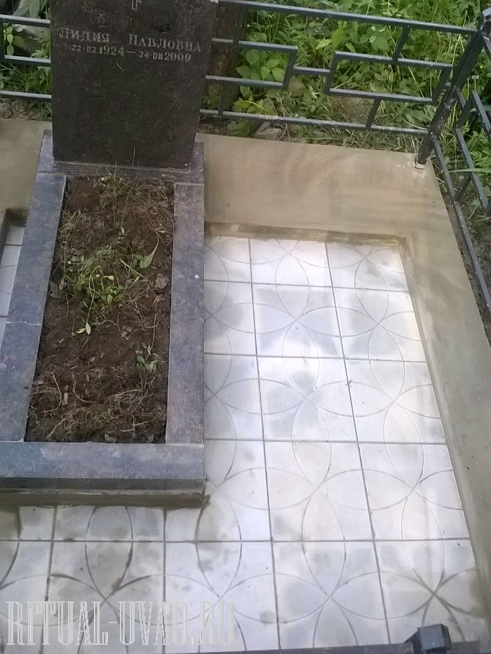 Благоустройство могилы тротуарной плиткой