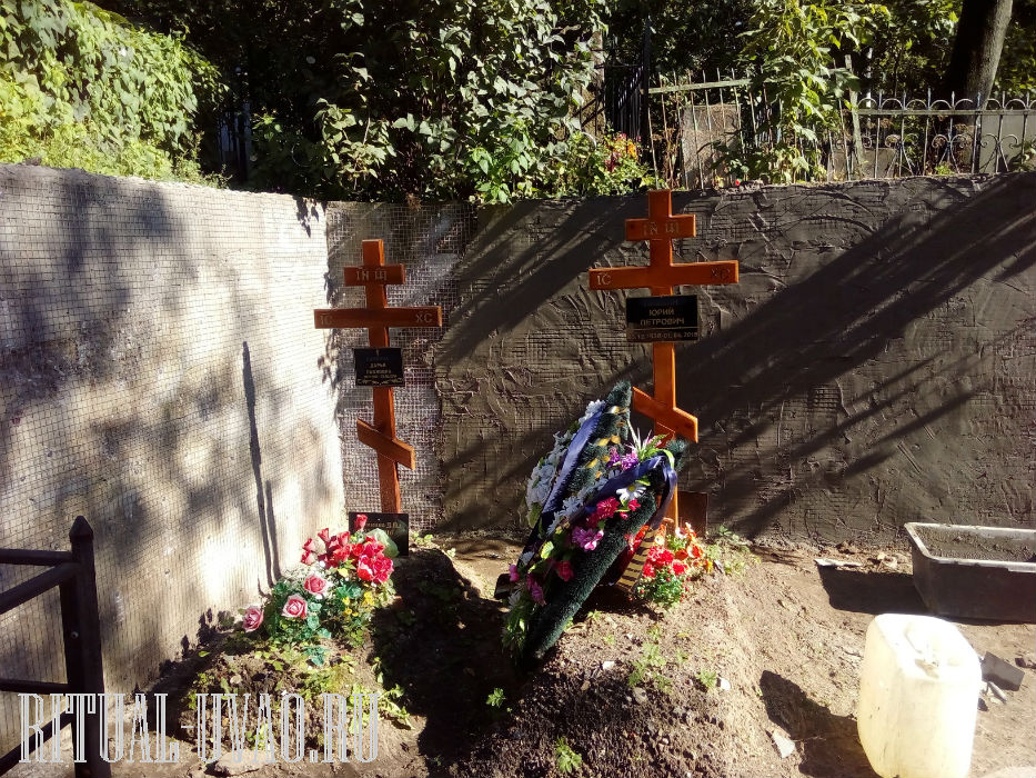 Облагораживание могилы на кладбище