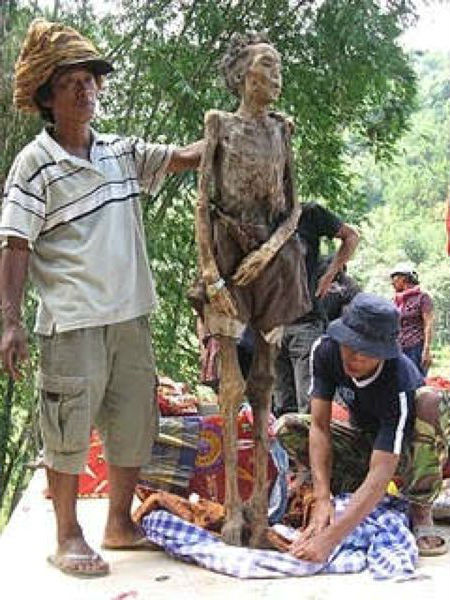 Традиции захоронения в Индонезии